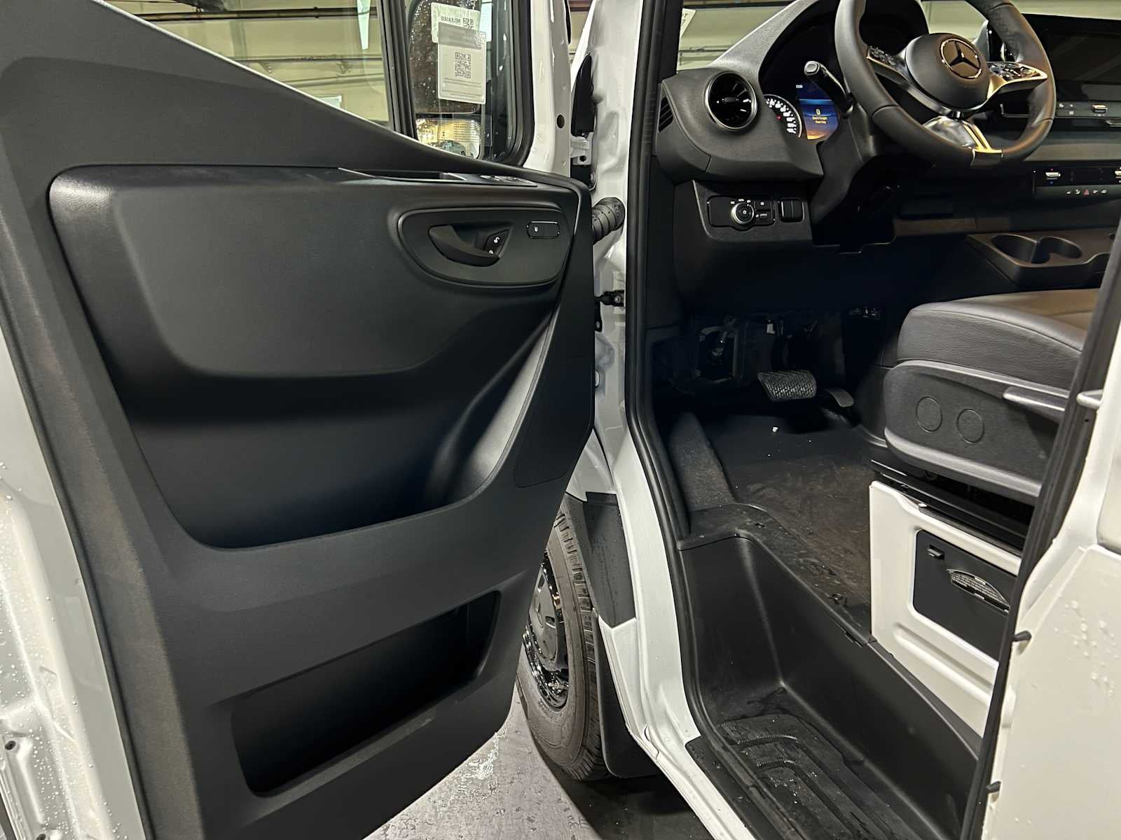 2026 Mercedes-Benz Sprinter 2500 Standard Roof I4 Diesel 144 RWD
