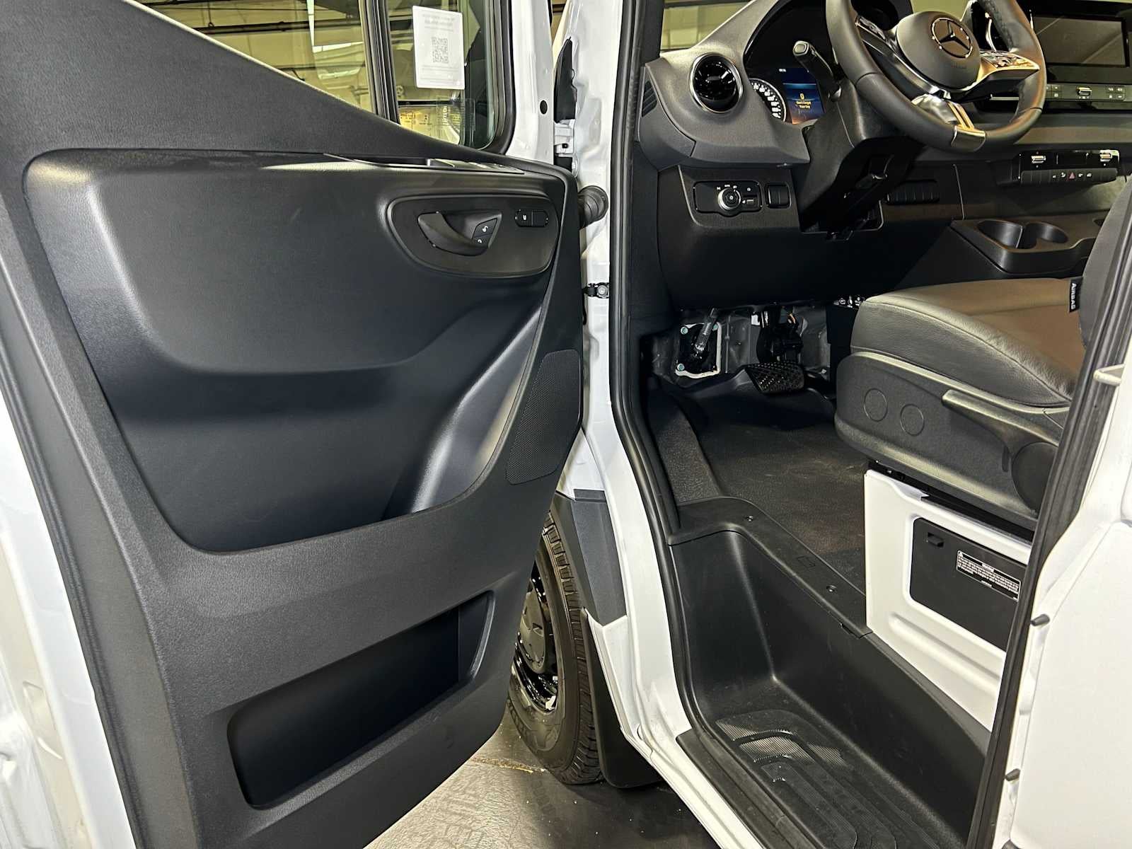 2026 Mercedes-Benz Sprinter Cargo 2500 Standard Roof I4 Diesel 144 RWD