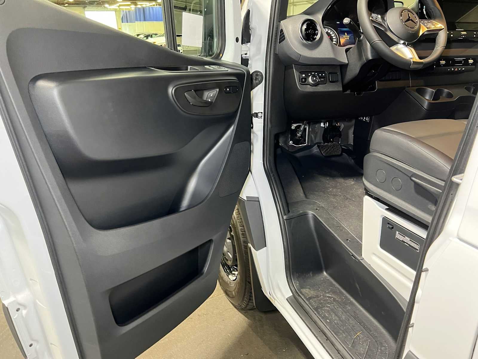 2026 Mercedes-Benz Sprinter Cargo 2500 Standard Roof I4 Diesel 144 RWD