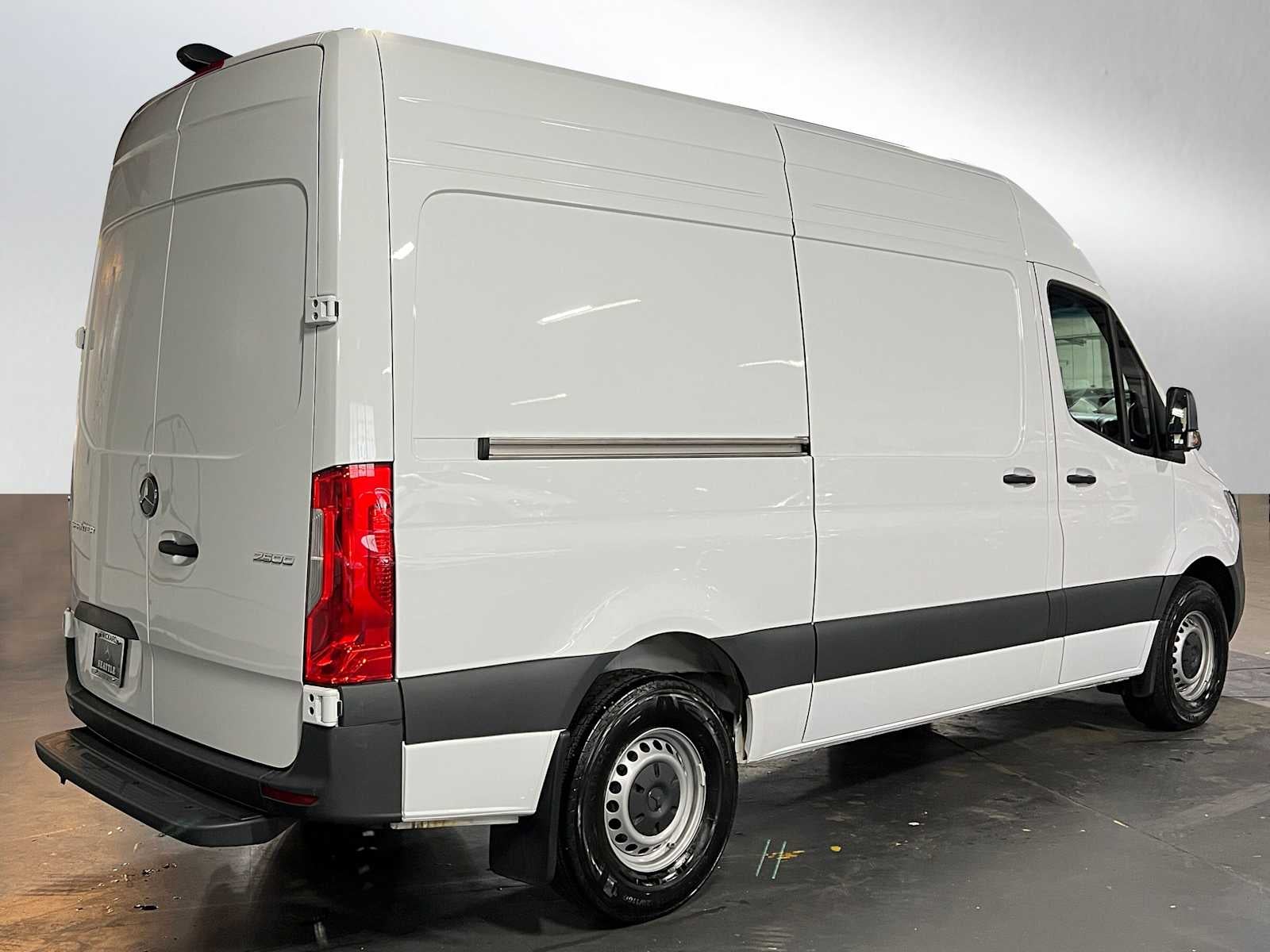 2025 Mercedes-Benz Sprinter Cargo Van 2500 Standard Roof I4 Diesel 144" RWD