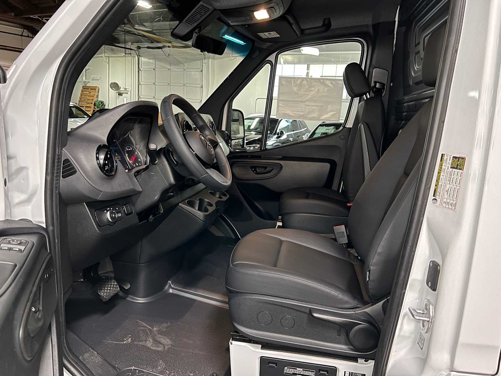 2026 Mercedes-Benz Sprinter 2500 Standard Roof I4 Diesel 144 RWD