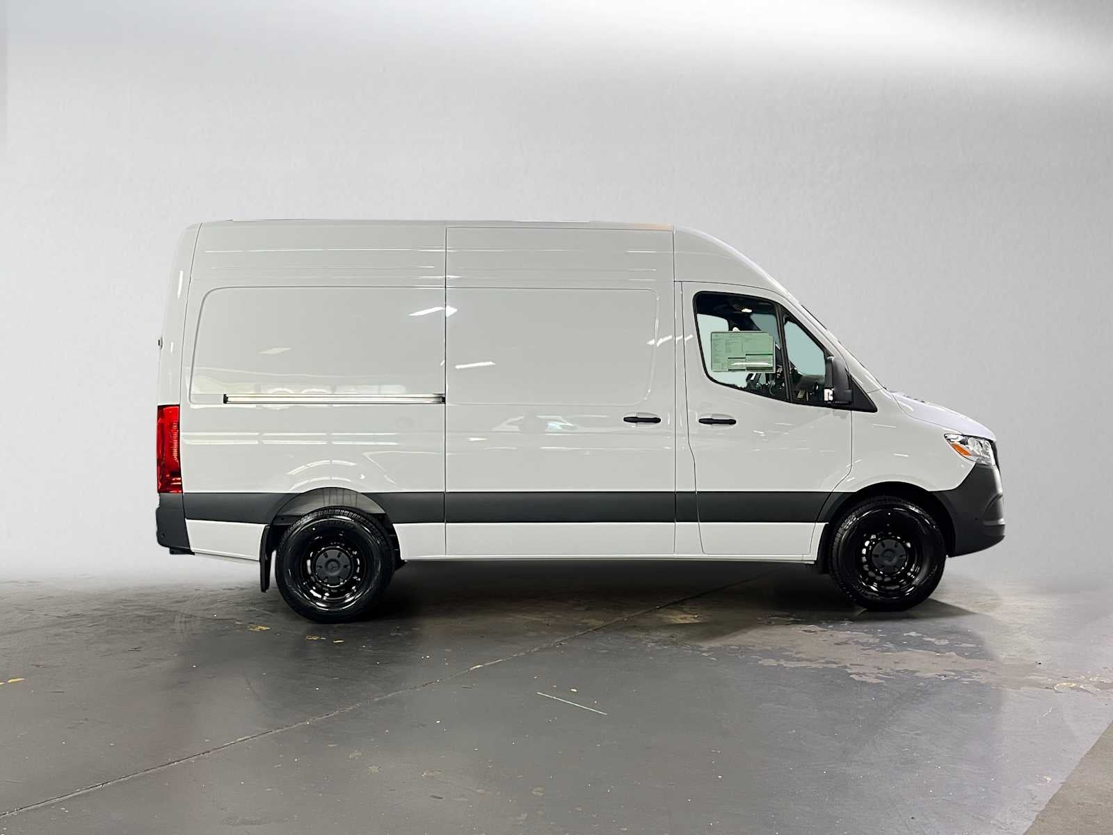 2026 Mercedes-Benz Sprinter 2500 Standard Roof I4 Diesel 144 RWD