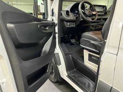 2026 Mercedes-Benz Sprinter 2500 Standard Roof I4 Diesel 144 RWD