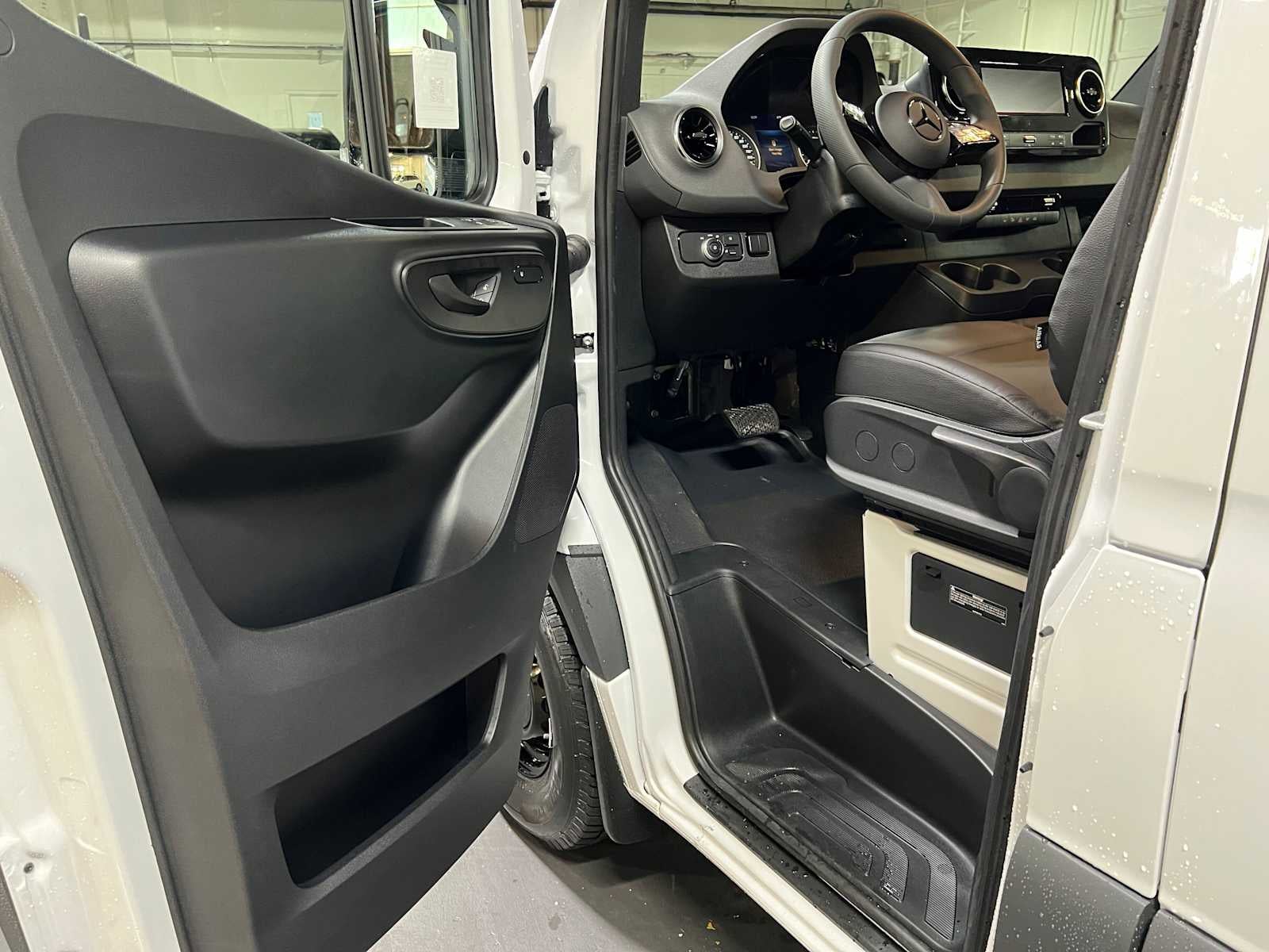 2026 Mercedes-Benz Sprinter 2500 Standard Roof I4 Diesel 144 RWD