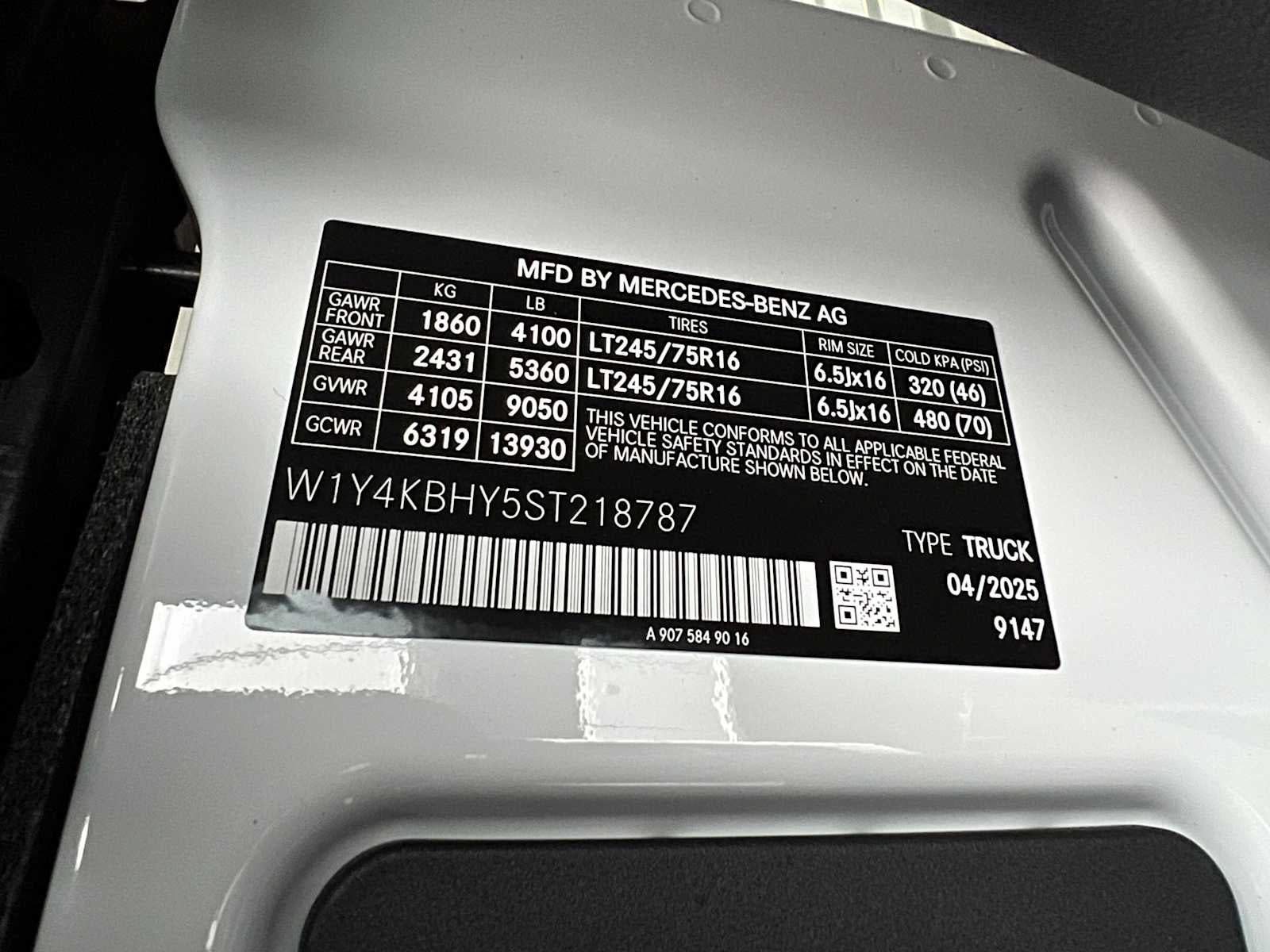 2025 Mercedes-Benz Sprinter Cargo Van 2500 Standard Roof I4 Diesel 144 RWD