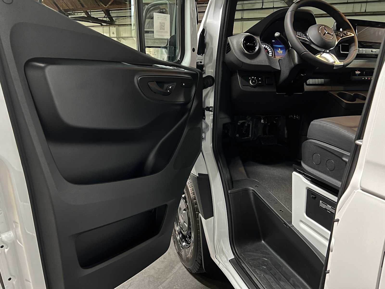 2026 Mercedes-Benz Sprinter 2500 Standard Roof I4 Diesel 144 RWD