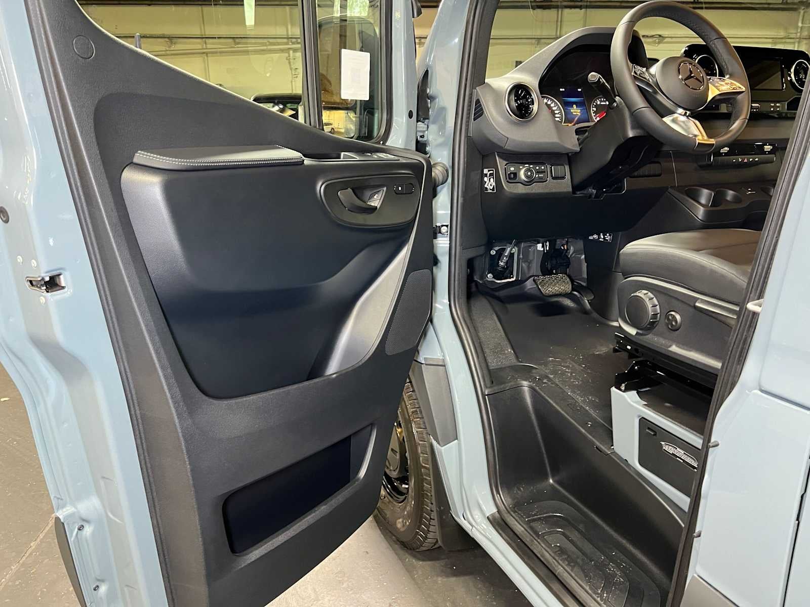 2026 Mercedes-Benz Sprinter 2500 Standard Roof I4 Diesel 144 RWD