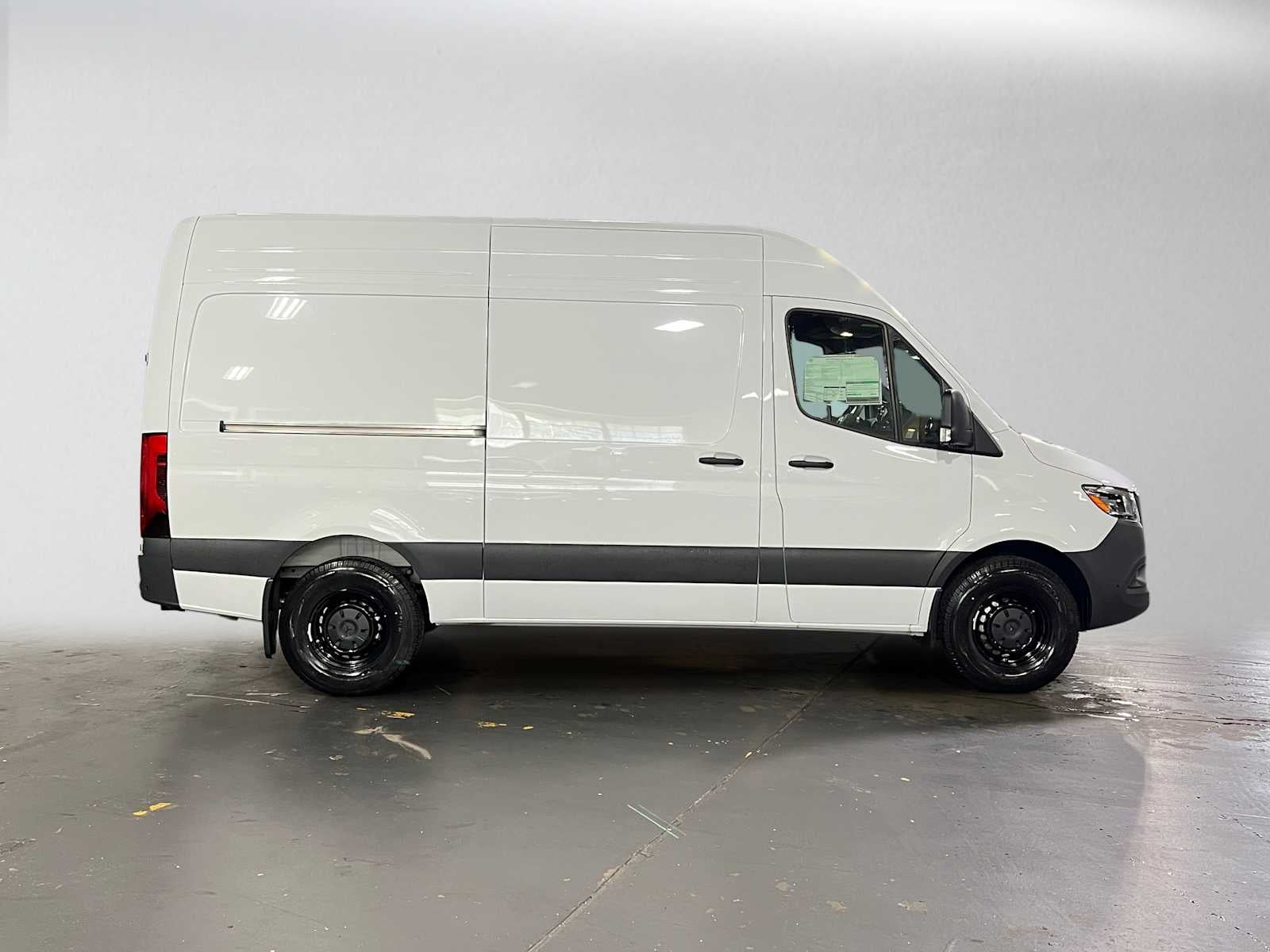 2026 Mercedes-Benz Sprinter Cargo 2500 Standard Roof I4 Diesel 144 RWD