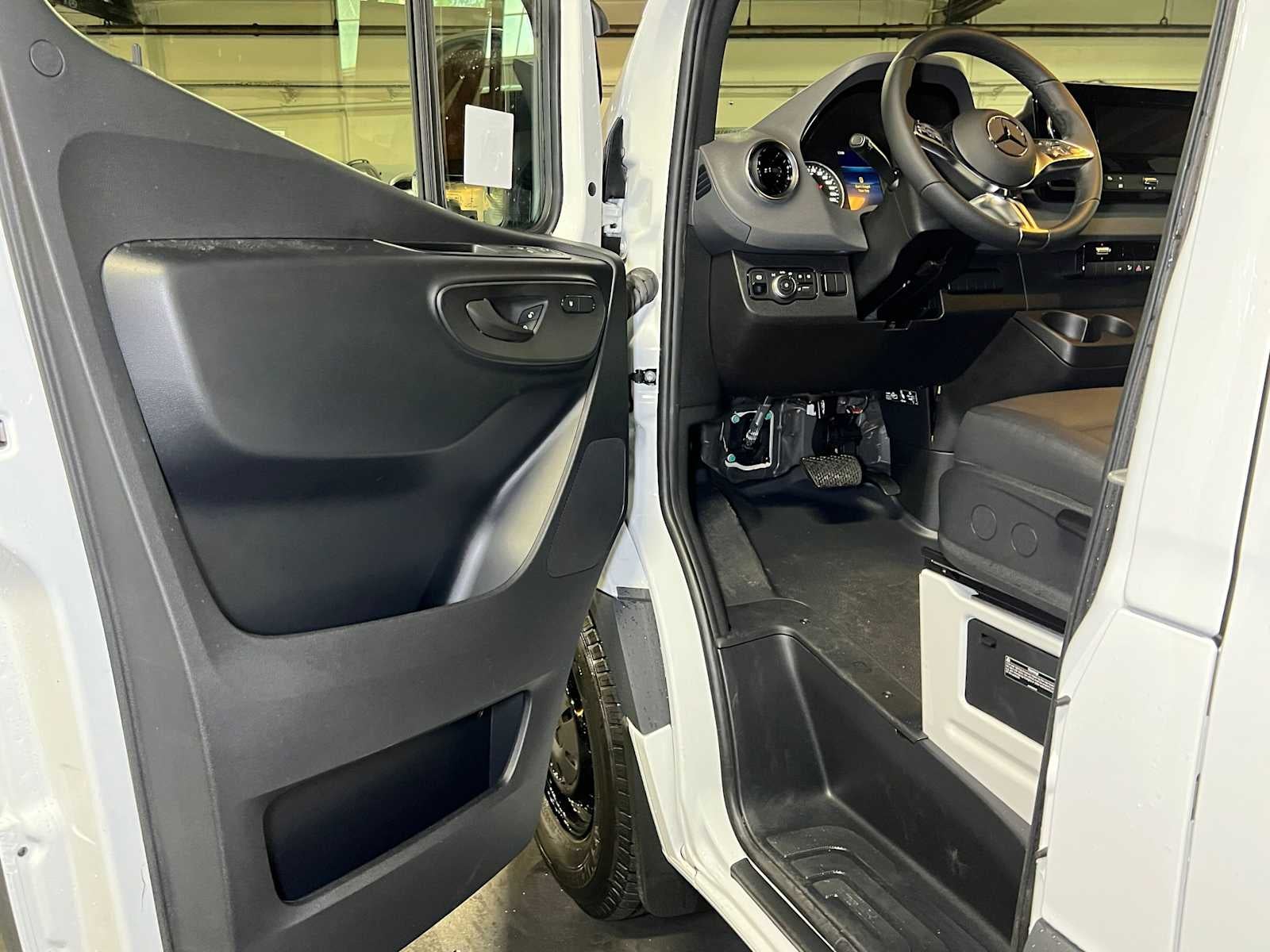 2026 Mercedes-Benz Sprinter Cargo 2500 Standard Roof I4 Diesel 144 RWD