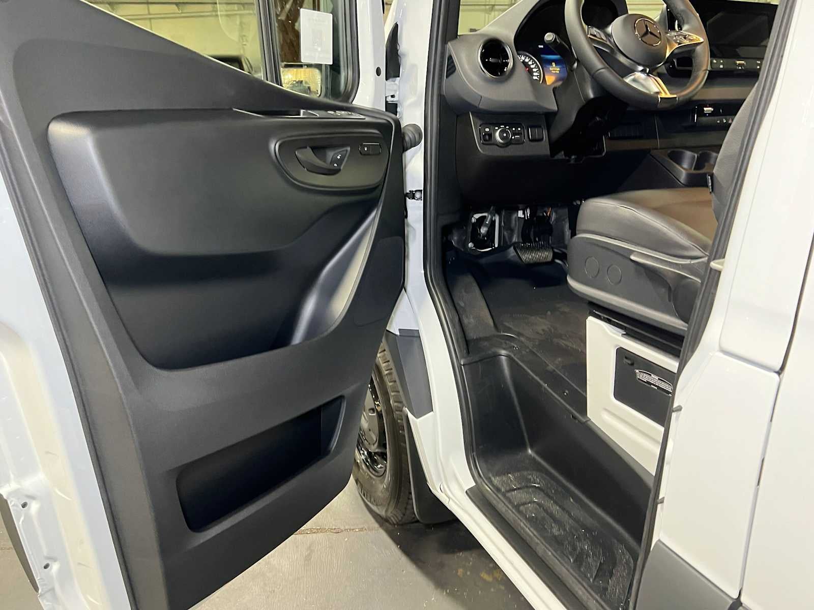 2026 Mercedes-Benz Sprinter Cargo 2500 Standard Roof I4 Diesel 144 RWD
