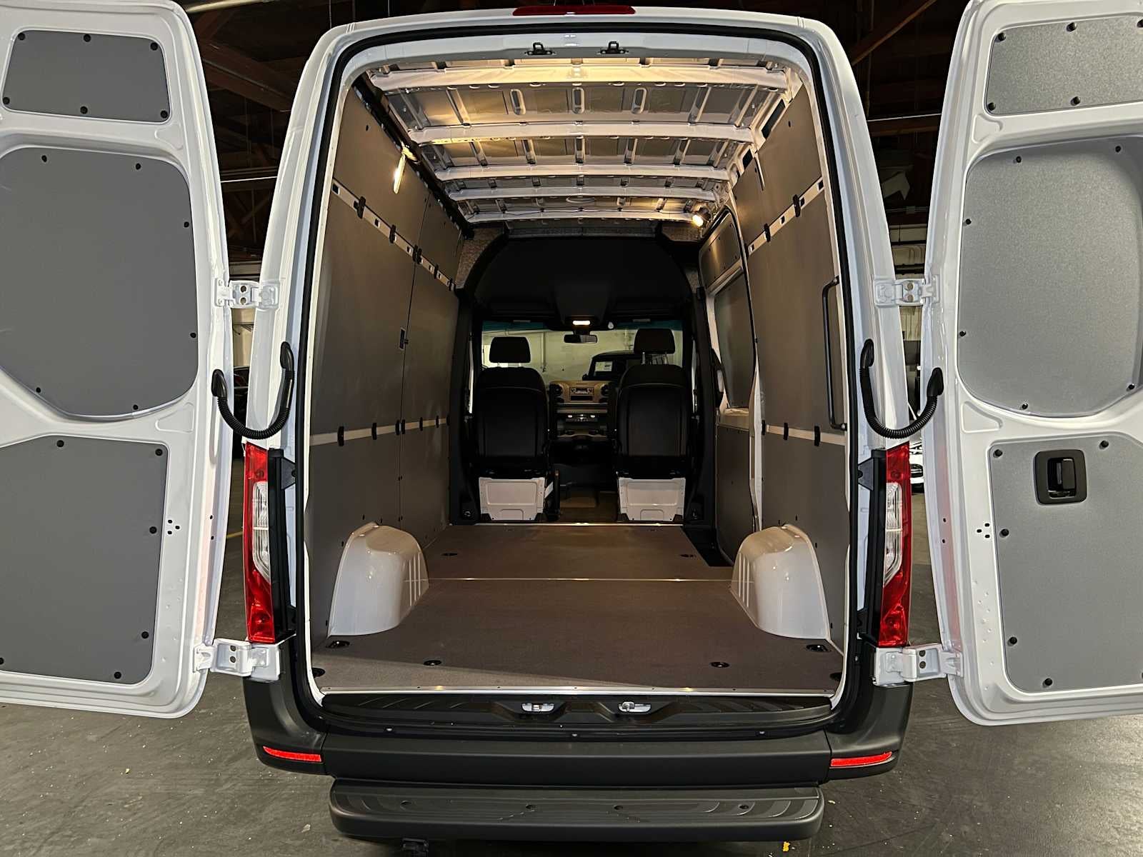 2025 Mercedes-Benz Sprinter Cargo Van 2500 Standard Roof I4 Diesel 144" RWD