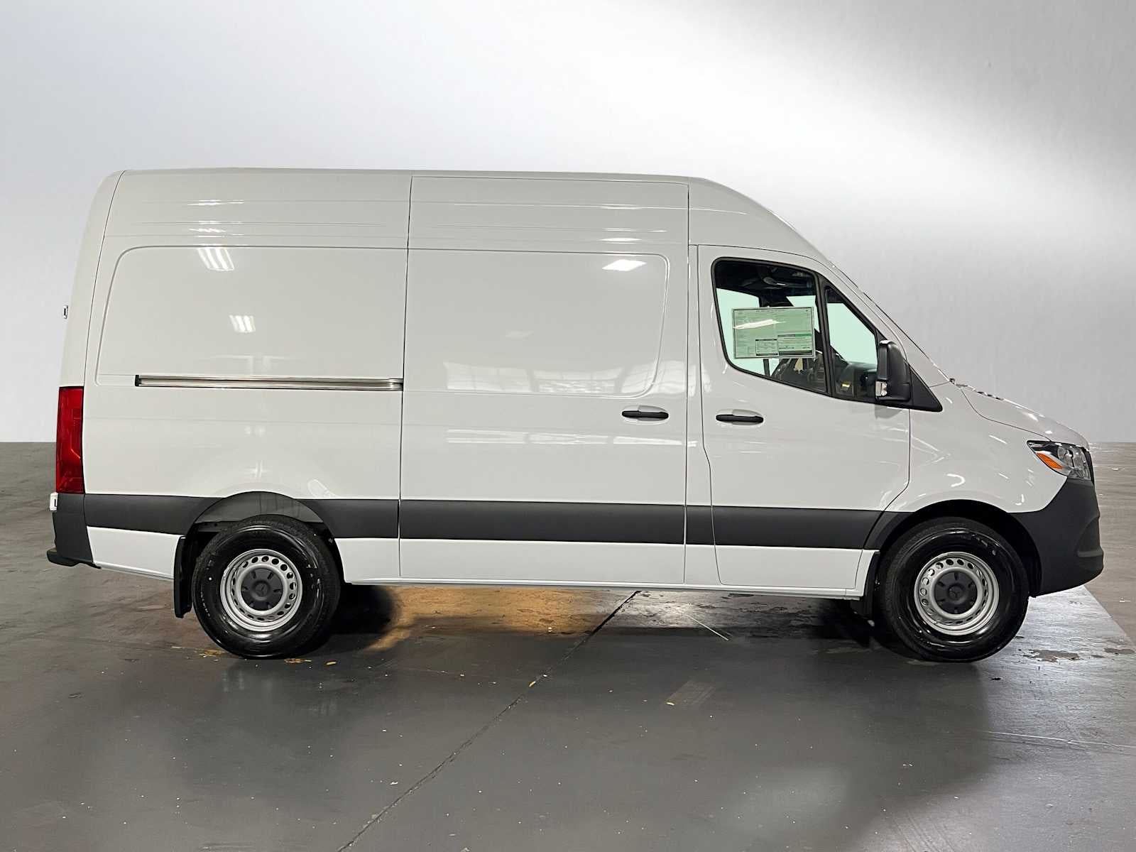 2025 Mercedes-Benz Sprinter Cargo Van 2500 Standard Roof I4 Diesel 144" RWD