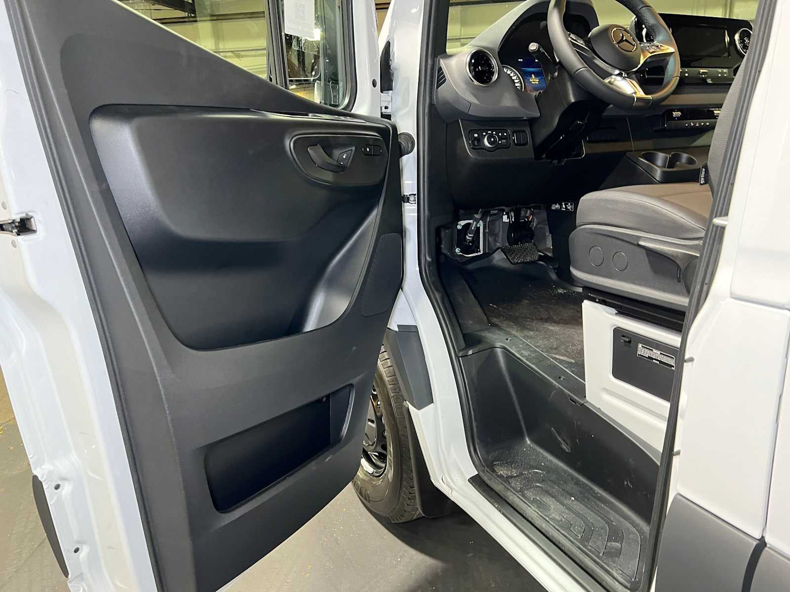 2026 Mercedes-Benz Sprinter Cargo 2500 Standard Roof I4 Diesel 144 RWD