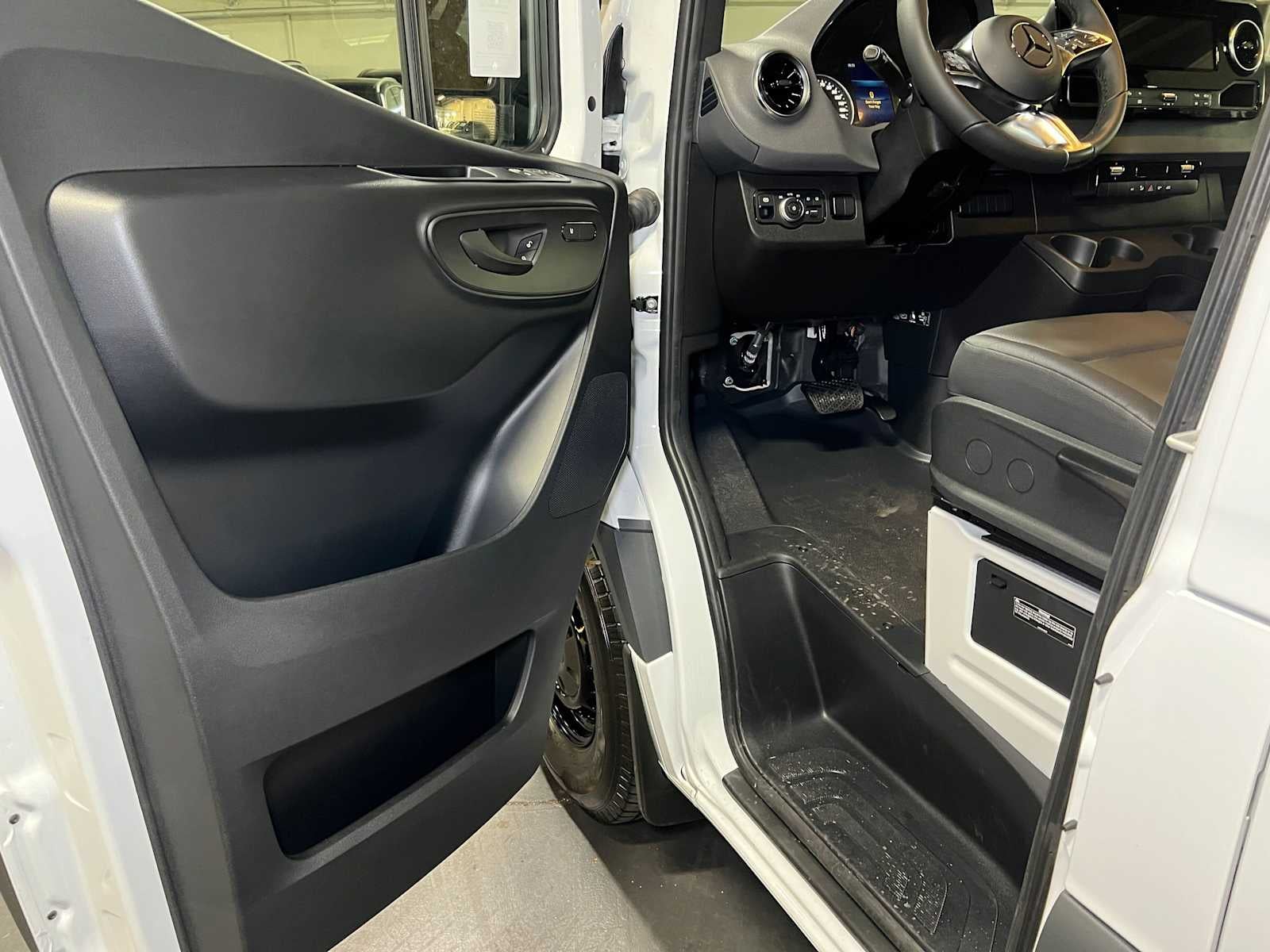 2026 Mercedes-Benz Sprinter Cargo 2500 Standard Roof I4 Diesel 144 RWD
