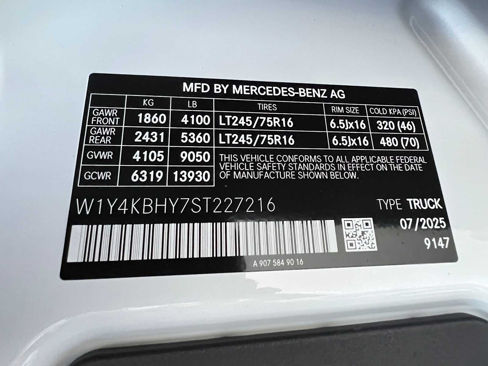 2025 Mercedes-Benz Sprinter Cargo 2500 Standard Roof I4 Diesel 144 RWD