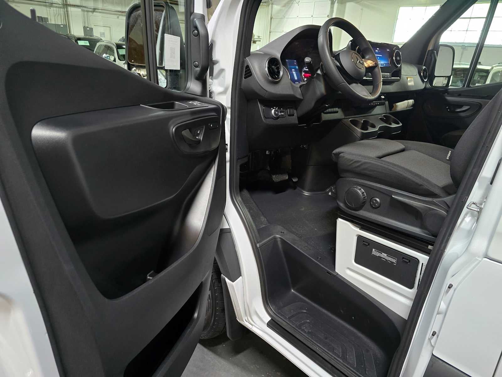 2025 Mercedes-Benz Sprinter Cargo Van 2500 Standard Roof I4 Diesel 144 RWD