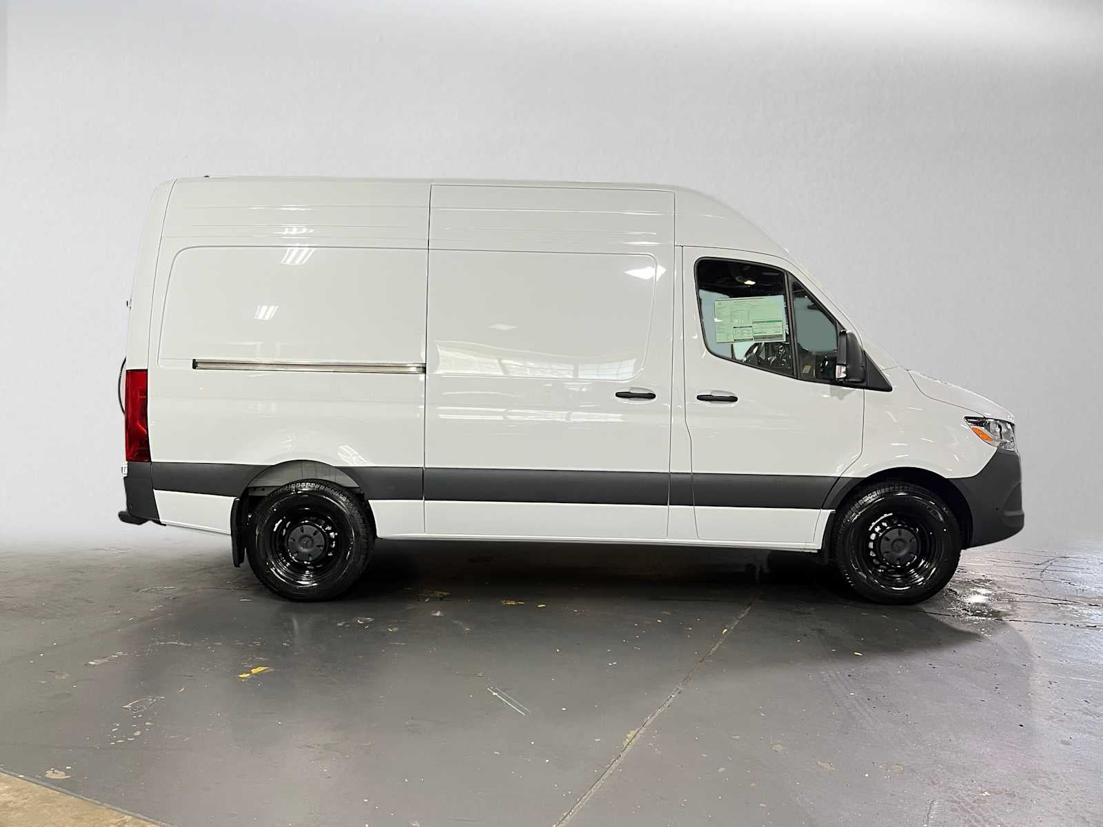 2026 Mercedes-Benz Sprinter Cargo 2500 Standard Roof I4 Diesel 144 RWD