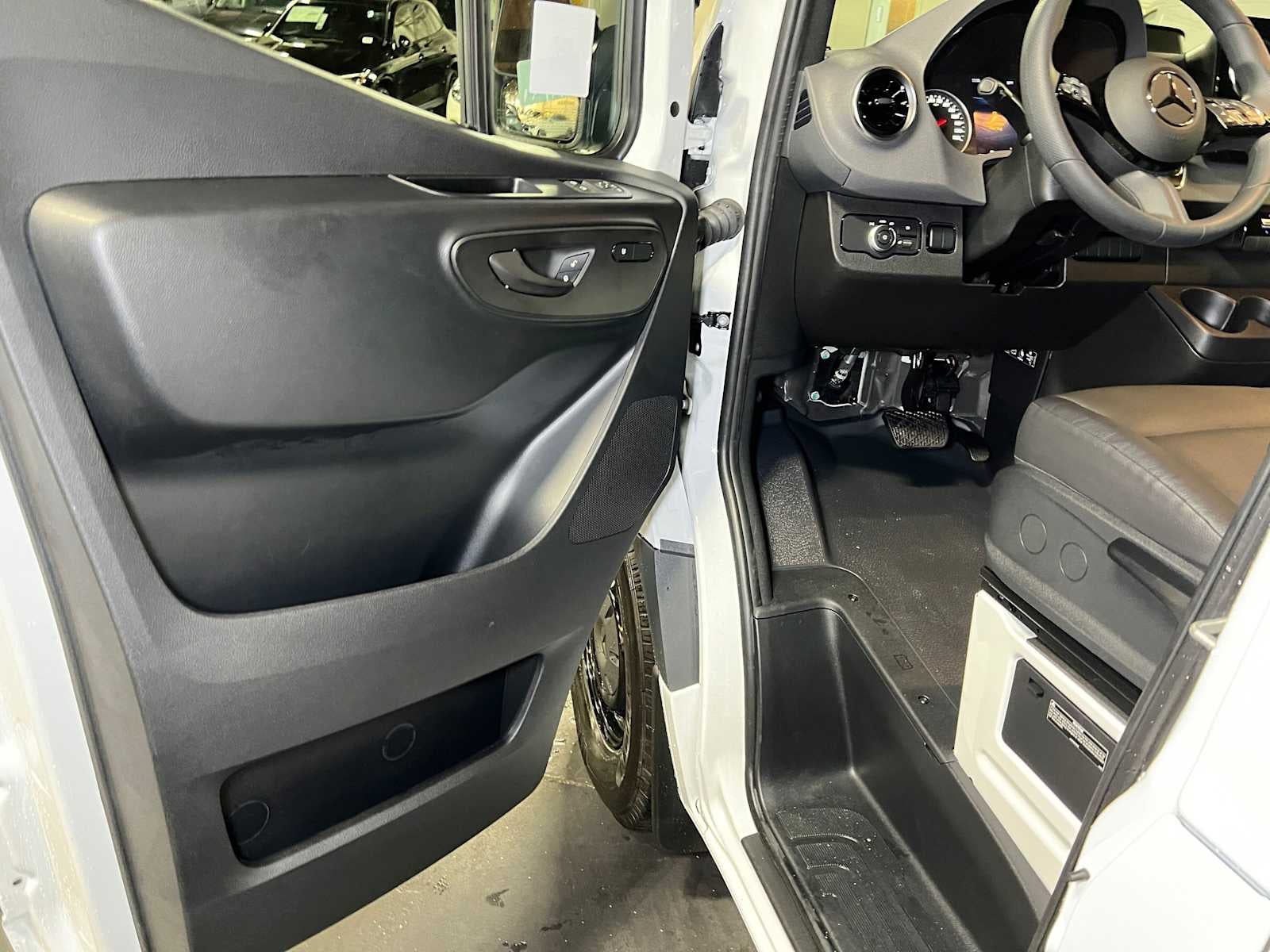 2026 Mercedes-Benz Sprinter Cargo 2500 Standard Roof I4 Diesel 144 RWD