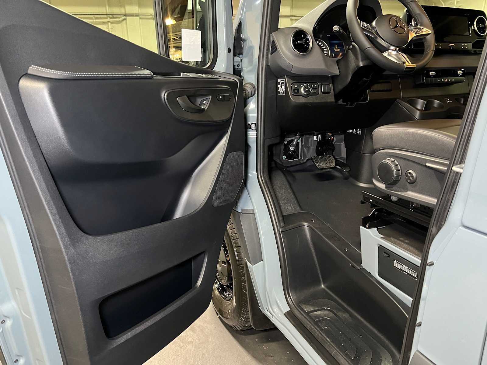 2026 Mercedes-Benz Sprinter Cargo 2500 Standard Roof I4 Diesel 144 RWD