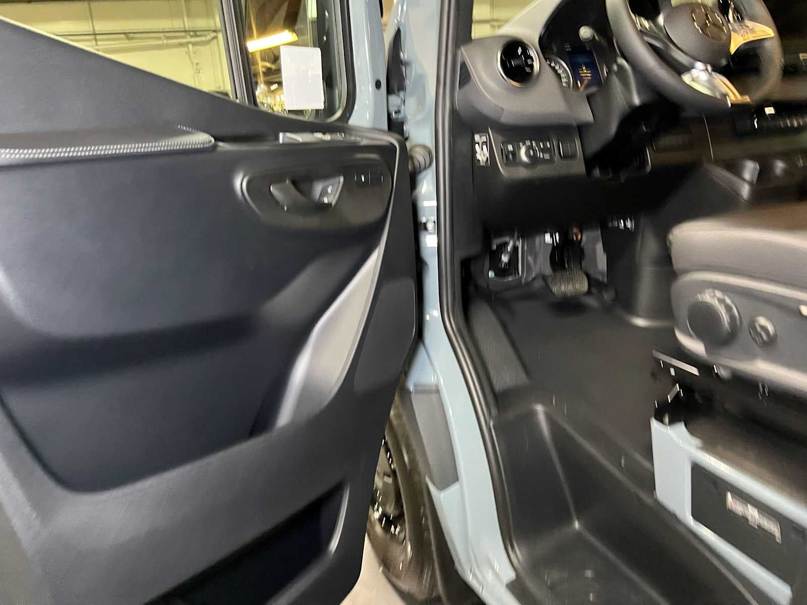 2026 Mercedes-Benz Sprinter Cargo 2500 Standard Roof I4 Diesel 144 RWD
