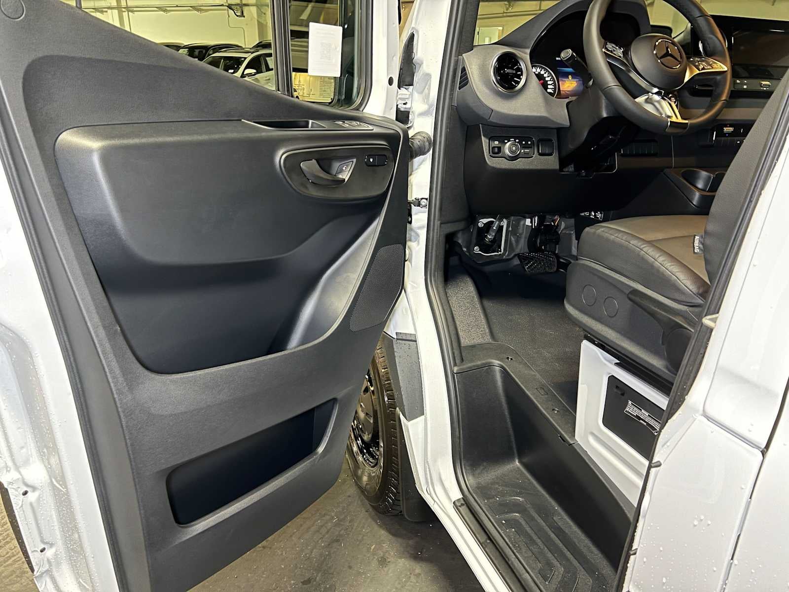 2026 Mercedes-Benz Sprinter 2500 Standard Roof I4 Diesel 144 RWD