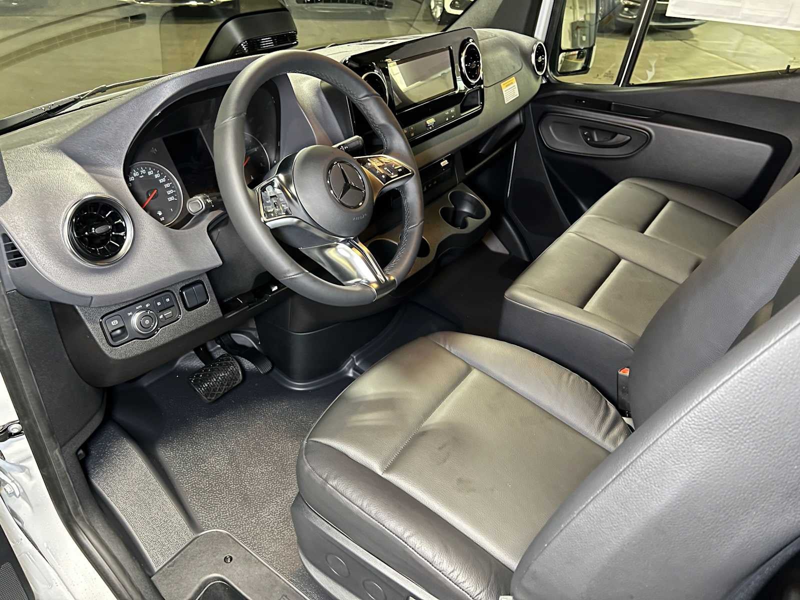 2026 Mercedes-Benz Sprinter 2500 Standard Roof I4 Diesel 144 RWD