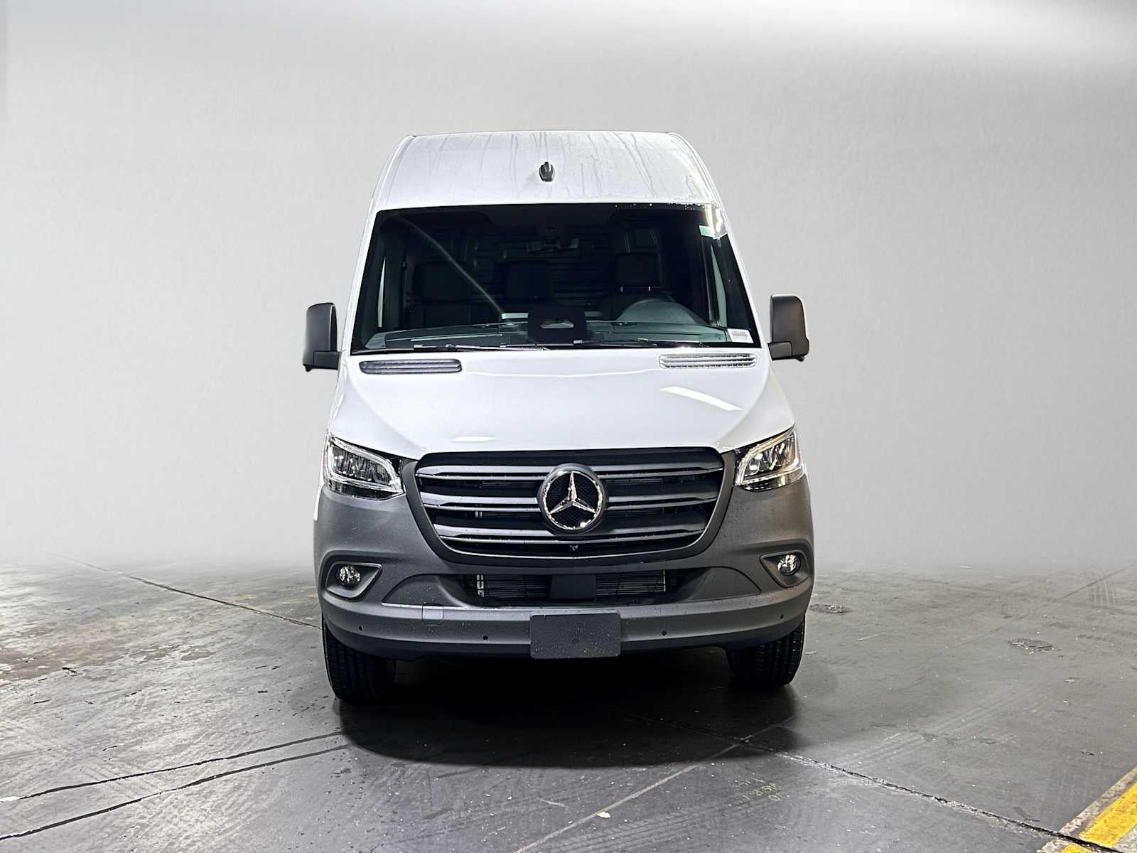 2026 Mercedes-Benz Sprinter 2500 Standard Roof I4 Diesel 144 RWD