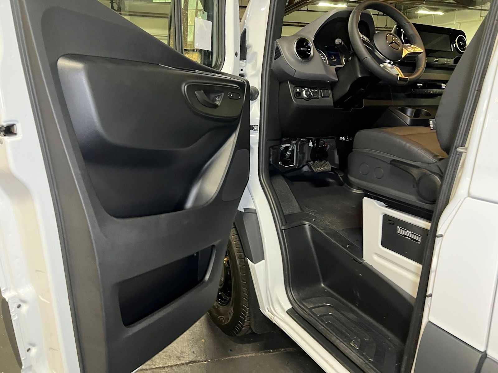 2026 Mercedes-Benz Sprinter Cargo 2500 Standard Roof I4 Diesel 144 RWD