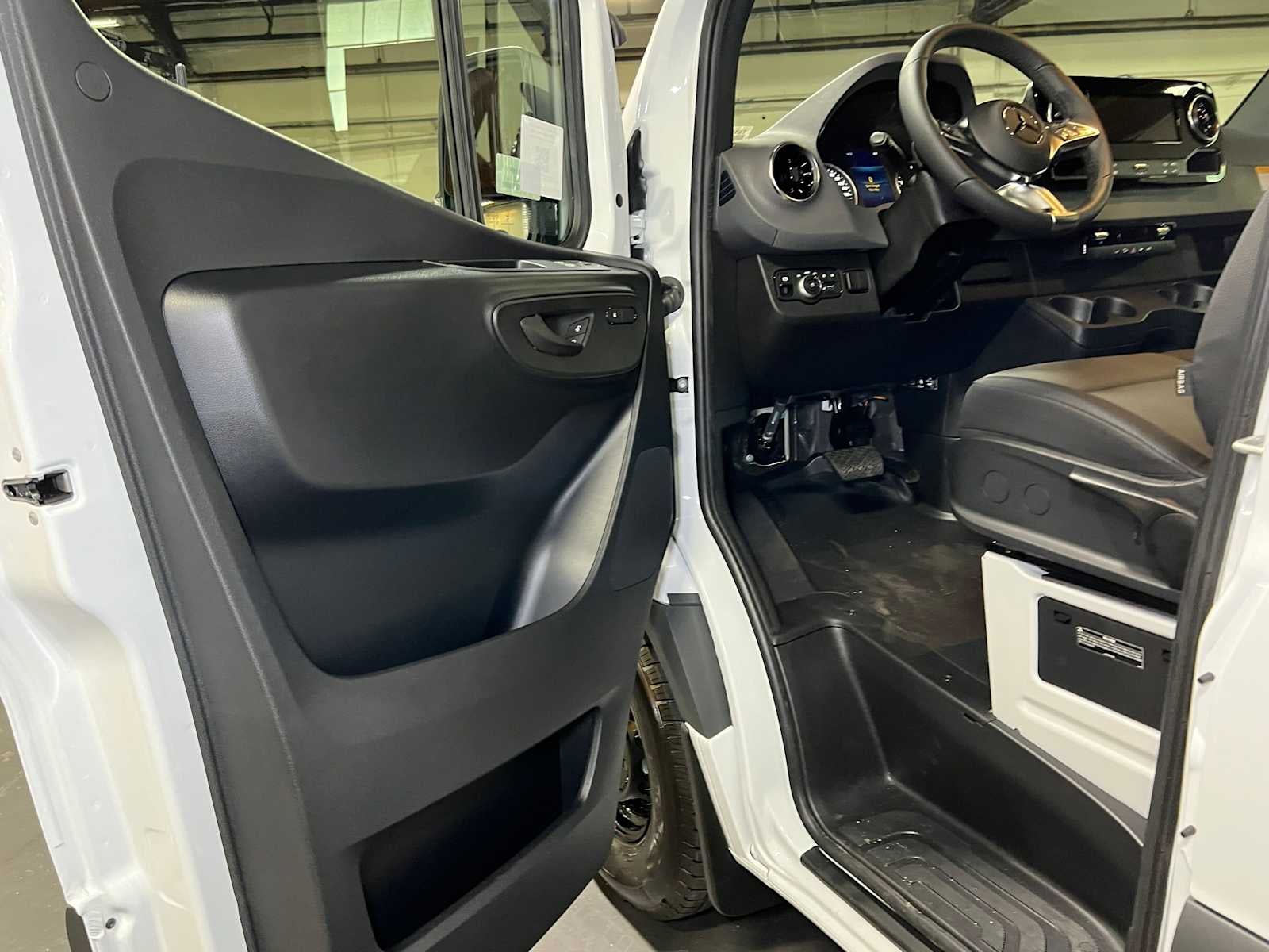 2026 Mercedes-Benz Sprinter Cargo 2500 Standard Roof I4 Diesel 144 RWD