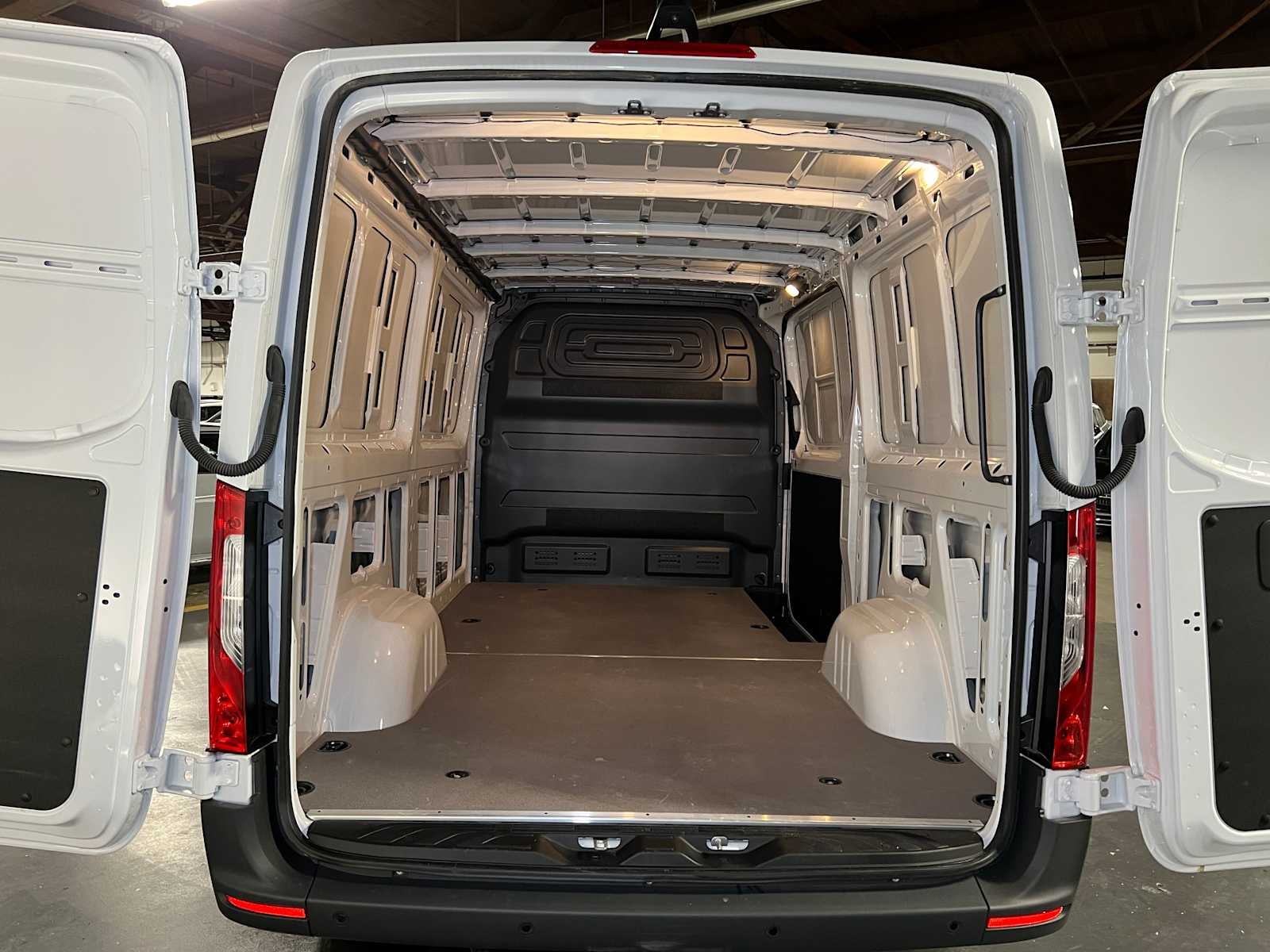 2025 Mercedes-Benz Sprinter Cargo Van 2500 Standard Roof I4 Diesel 144" RWD