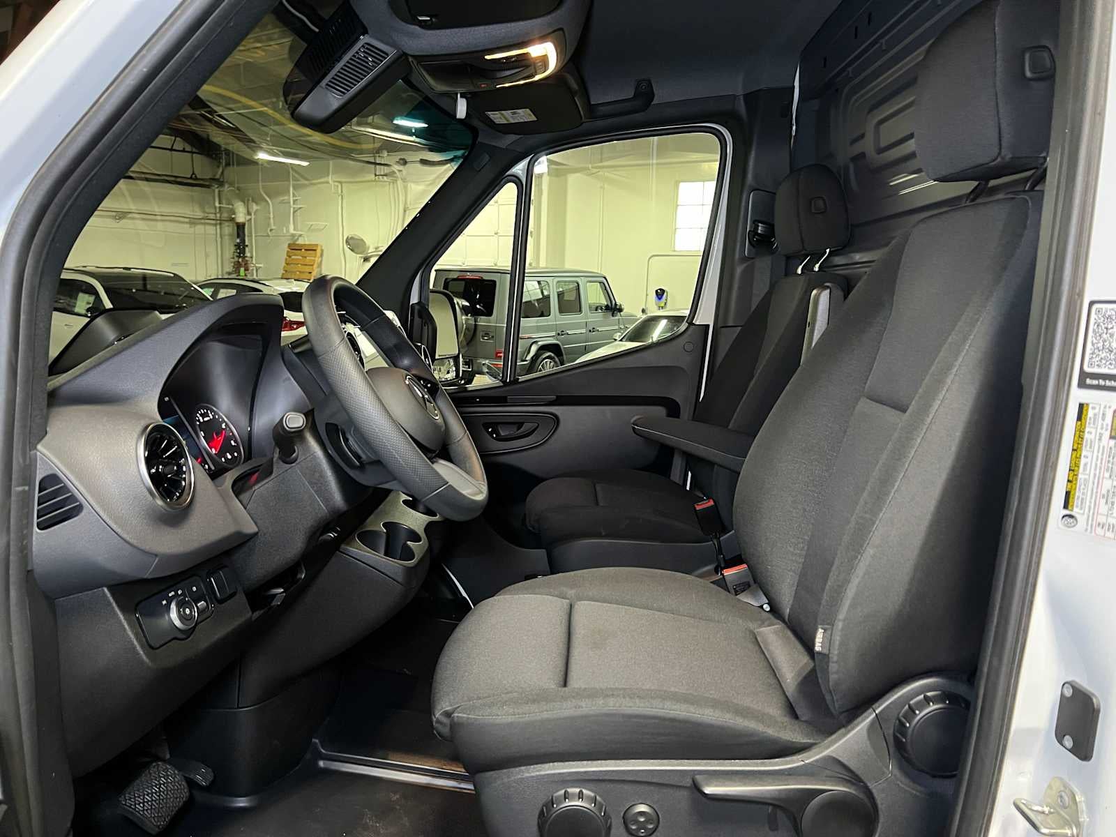 2025 Mercedes-Benz Sprinter Cargo Van 2500 Standard Roof I4 Diesel 144" RWD