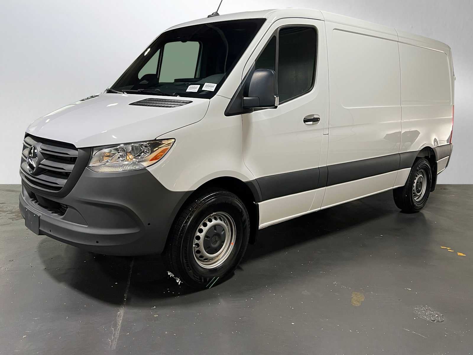 2025 Mercedes-Benz Sprinter Cargo Van 2500 Standard Roof I4 Diesel 144" RWD
