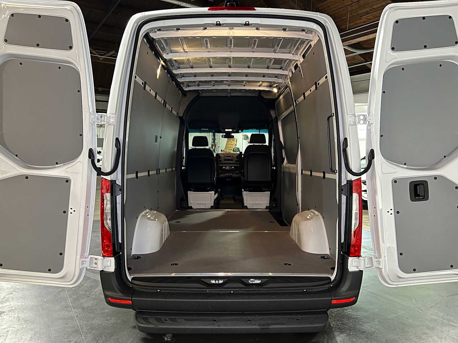 2025 Mercedes-Benz Sprinter Cargo Van 2500 Standard Roof I4 Diesel 144" RWD