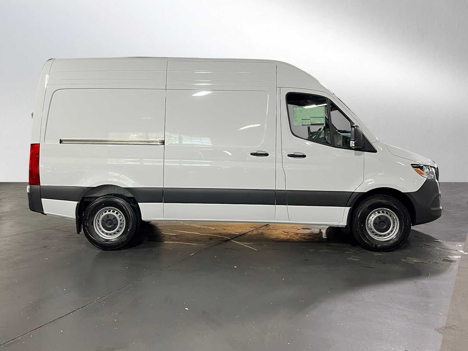 2025 Mercedes-Benz Sprinter Cargo Van 2500 Standard Roof I4 Diesel 144" RWD