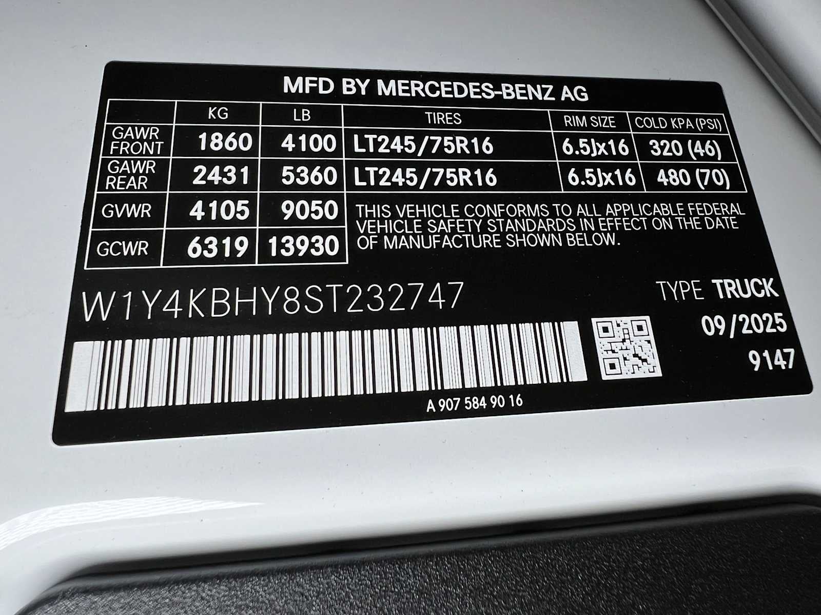 2025 Mercedes-Benz Sprinter Cargo 2500 Standard Roof I4 Diesel 144 RWD