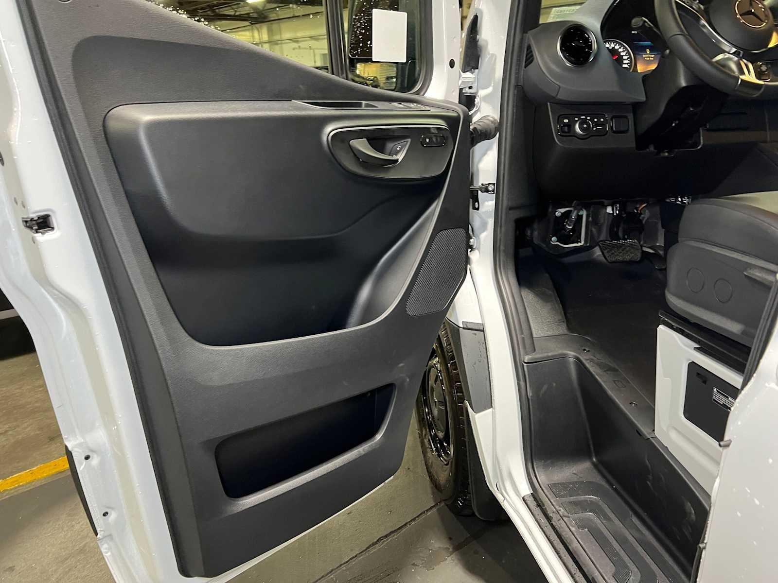 2026 Mercedes-Benz Sprinter Cargo 2500 Standard Roof I4 Diesel 144 RWD