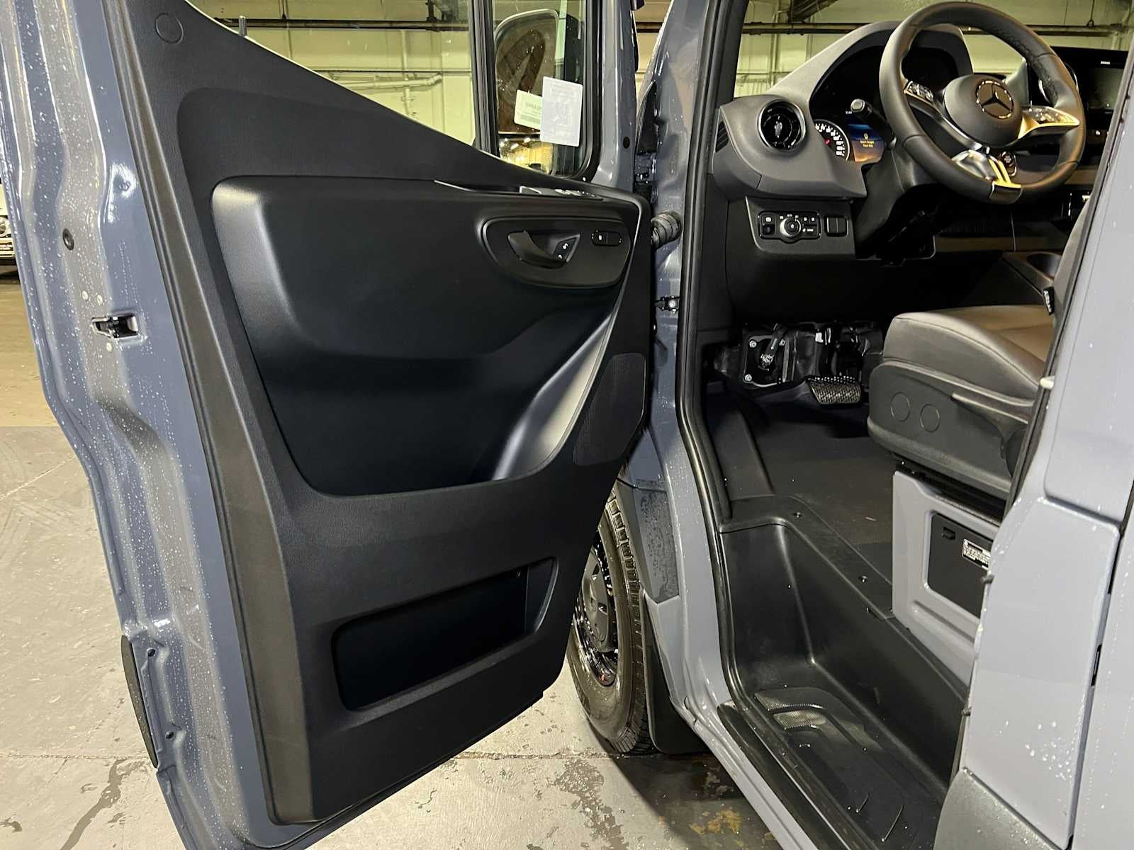 2026 Mercedes-Benz Sprinter Cargo 2500 Standard Roof I4 Diesel 144 RWD