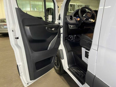 2026 Mercedes-Benz Sprinter Cargo 2500 Standard Roof I4 Diesel 144 RWD