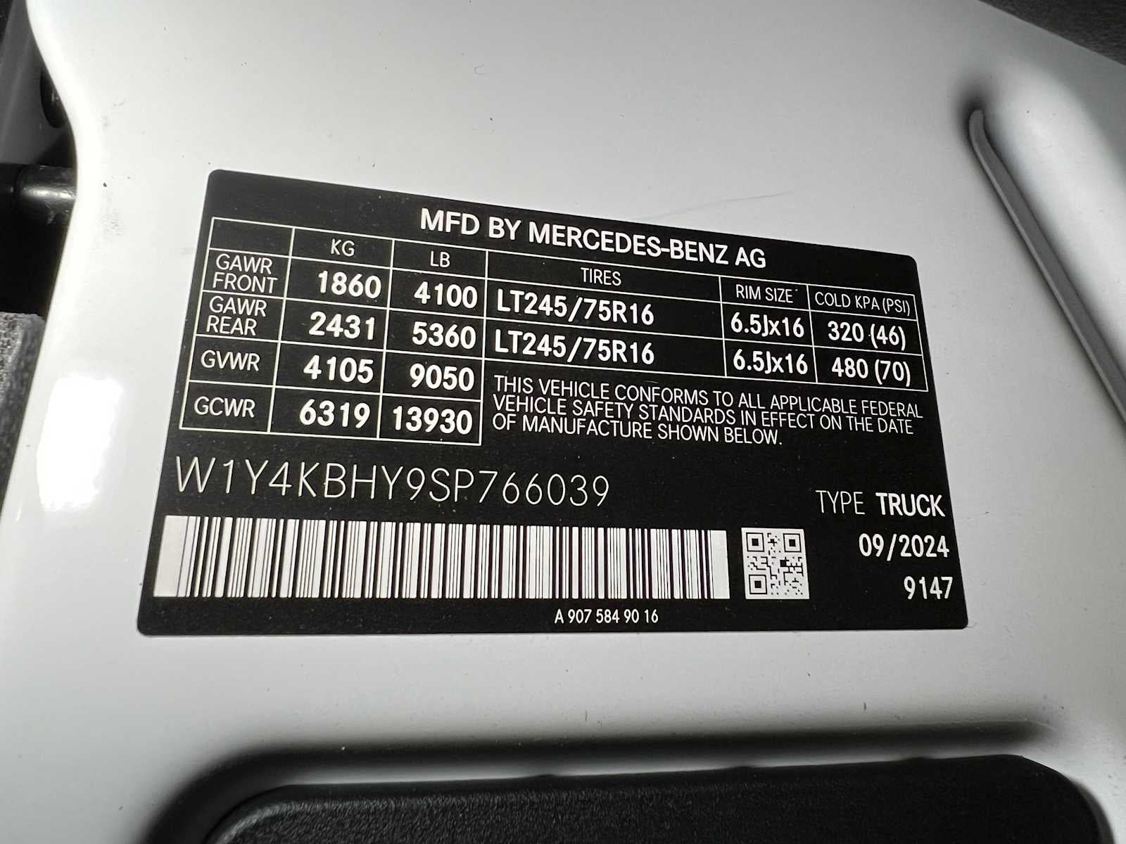 2025 Mercedes-Benz Sprinter Cargo Van 2500 Standard Roof I4 Diesel 144 RWD