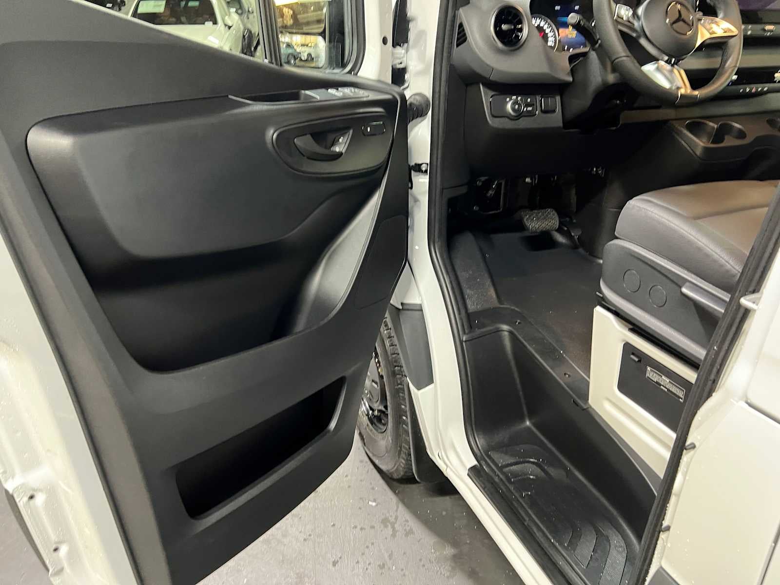 2026 Mercedes-Benz Sprinter Cargo 2500 Standard Roof I4 Diesel 144 RWD