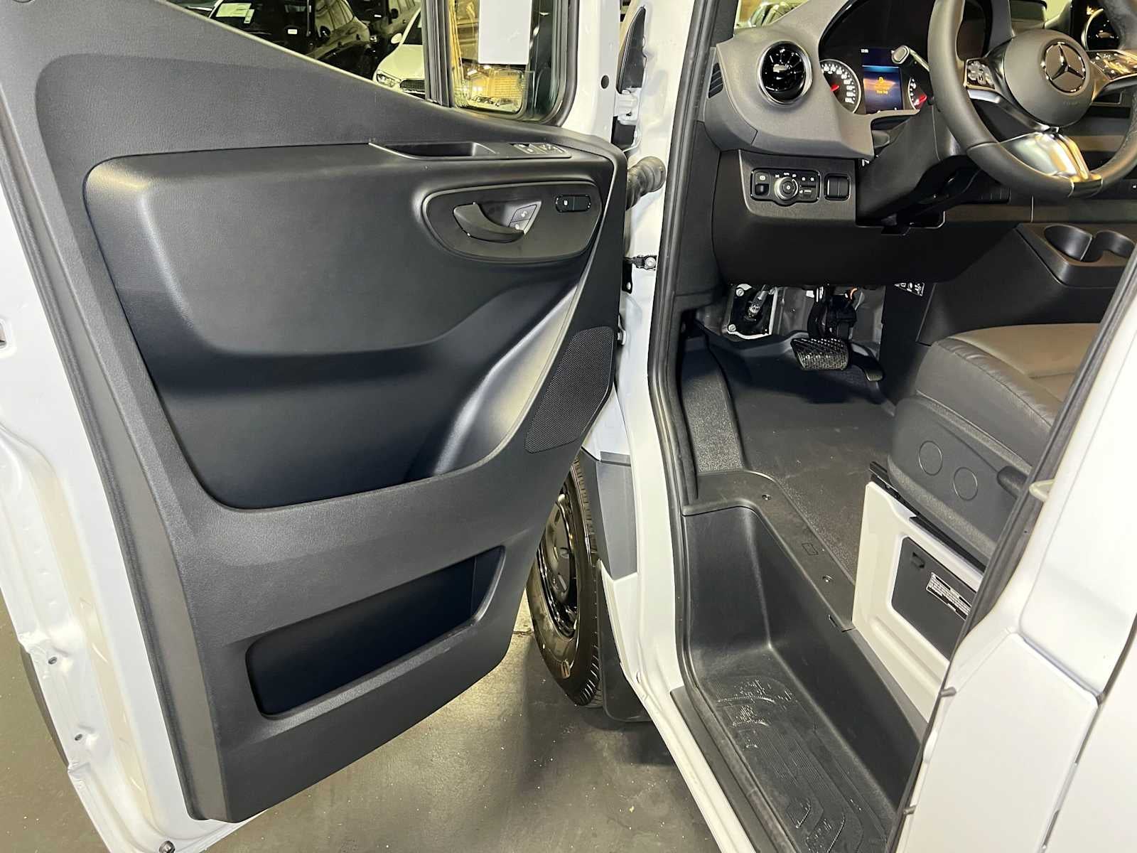 2026 Mercedes-Benz Sprinter Cargo 2500 Standard Roof I4 Diesel 144 RWD