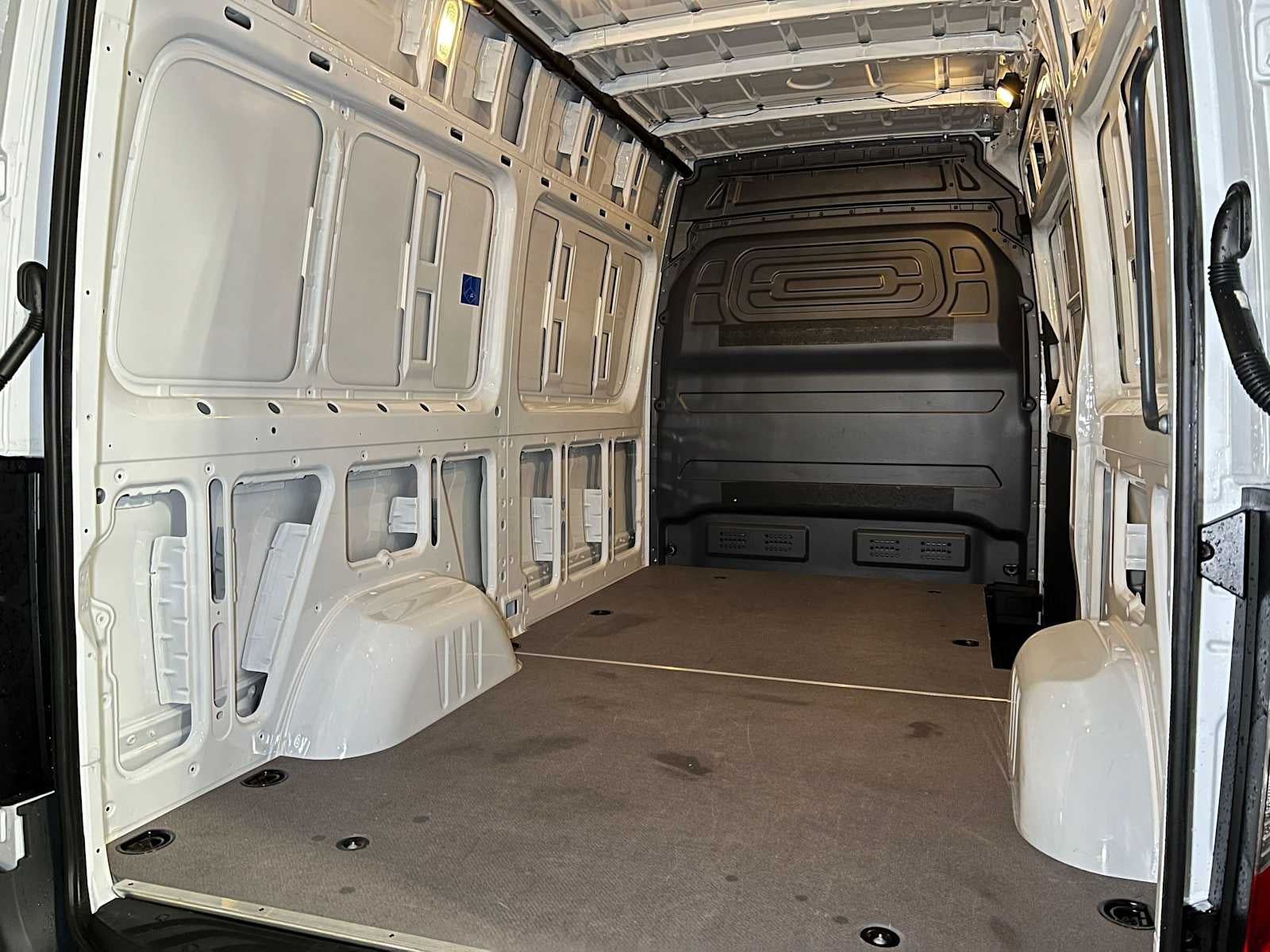 2026 Mercedes-Benz Sprinter 2500 Standard Roof I4 Diesel 144 RWD