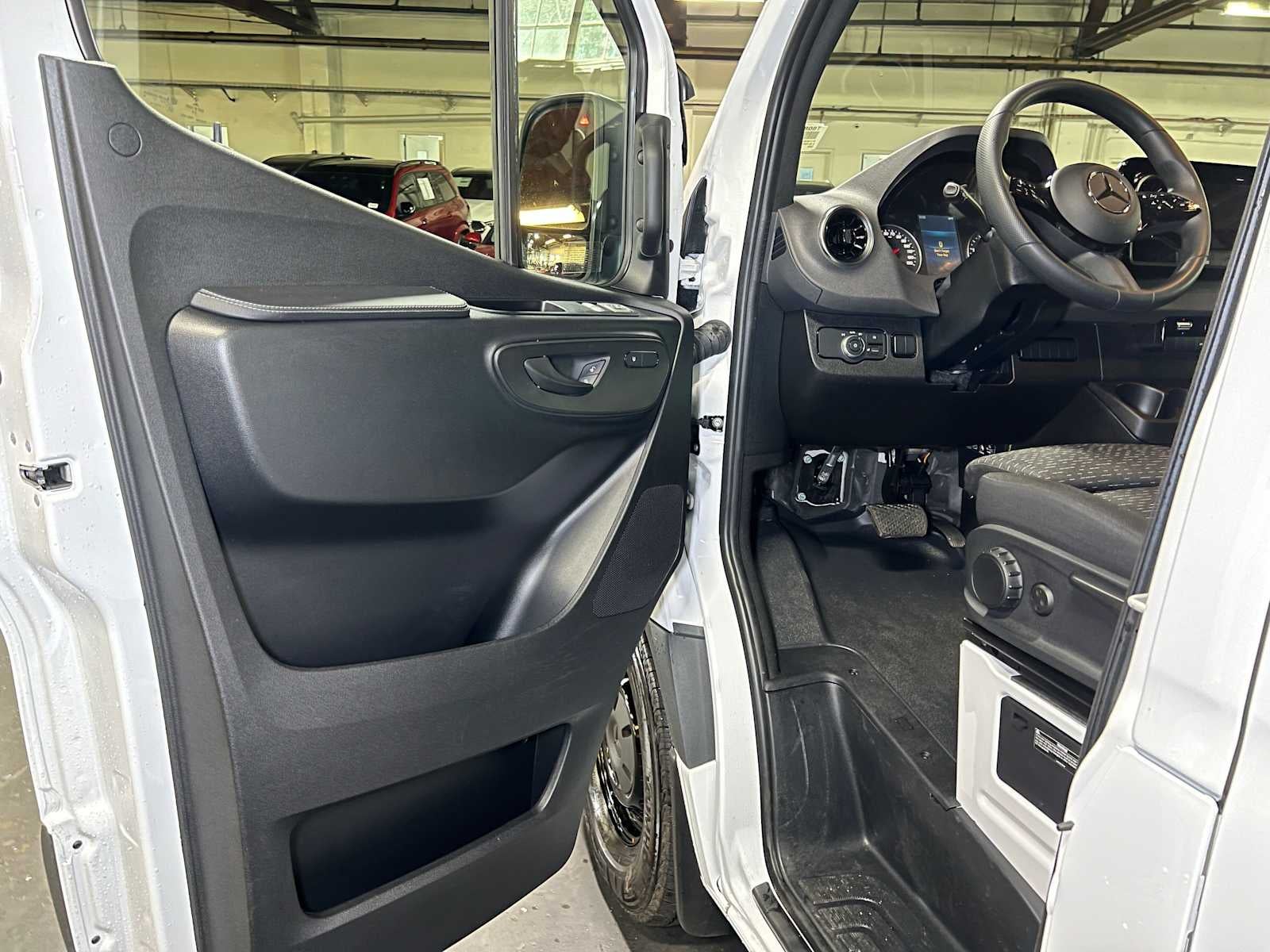 2026 Mercedes-Benz Sprinter 2500 Standard Roof I4 Diesel 144 RWD