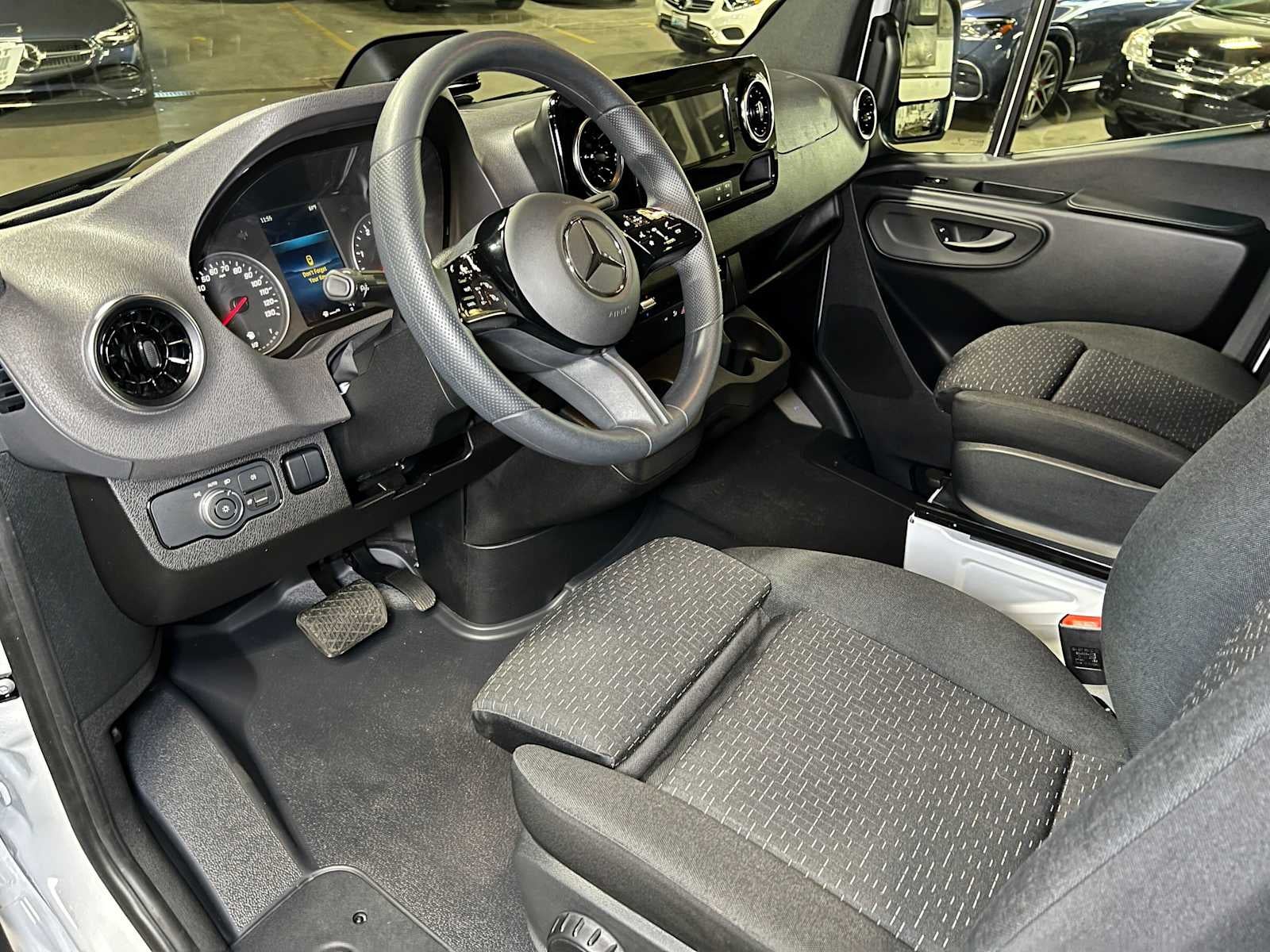 2026 Mercedes-Benz Sprinter 2500 Standard Roof I4 Diesel 144 RWD