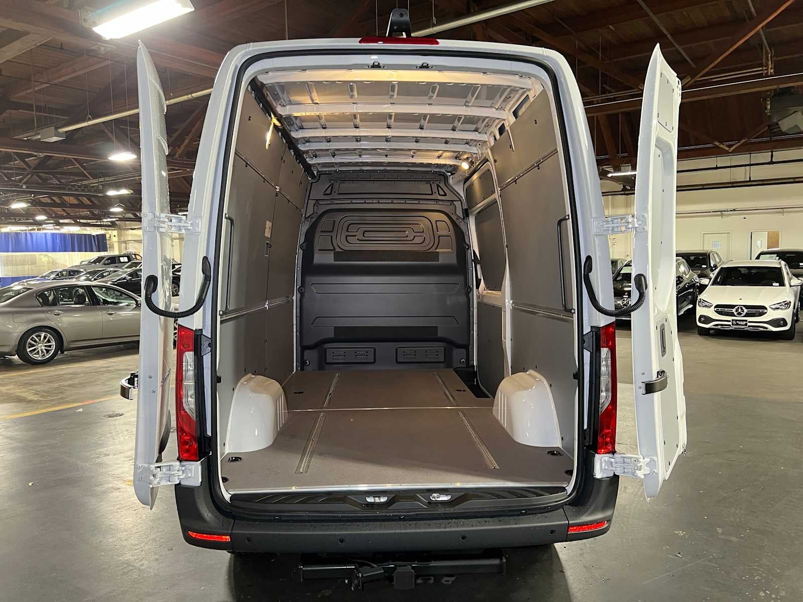 2026 Mercedes-Benz Sprinter 2500 Standard Roof I4 Diesel 144 RWD