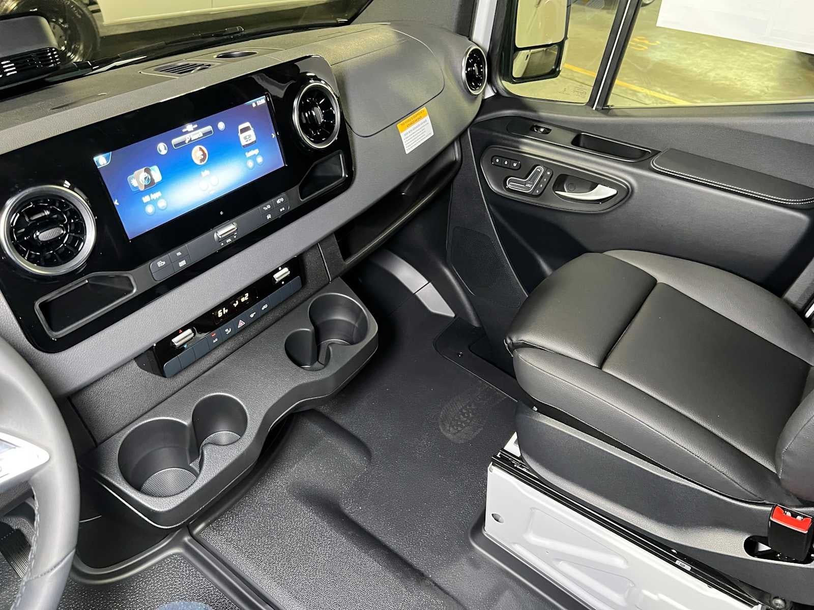 2026 Mercedes-Benz Sprinter 2500 High Roof I4 Diesel 170 RWD