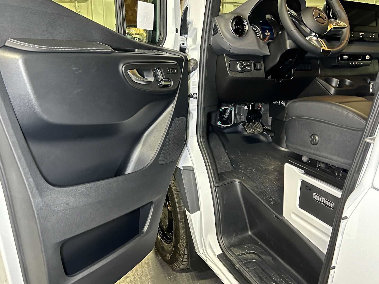 2026 Mercedes-Benz Sprinter Cargo 2500 High Roof I4 Diesel 170 RWD