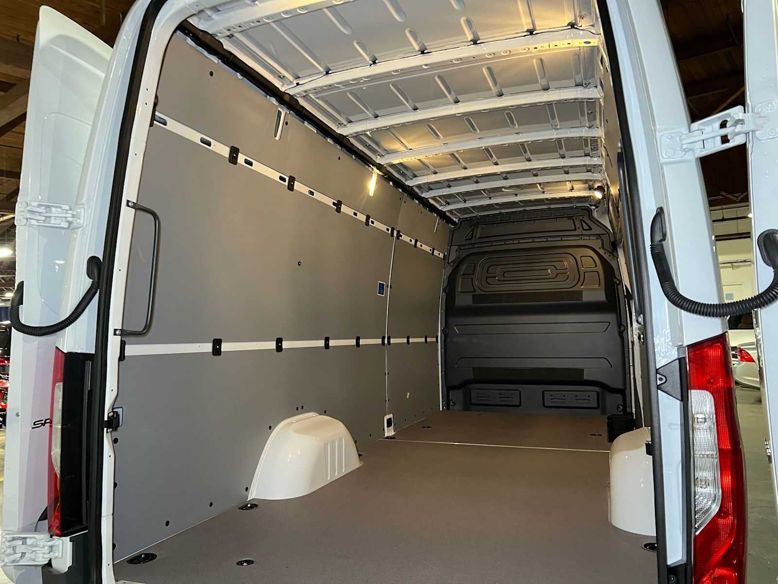 2027 Mercedes-Benz Sprinter Cargo 2500 High Roof I4 Diesel 170 RWD