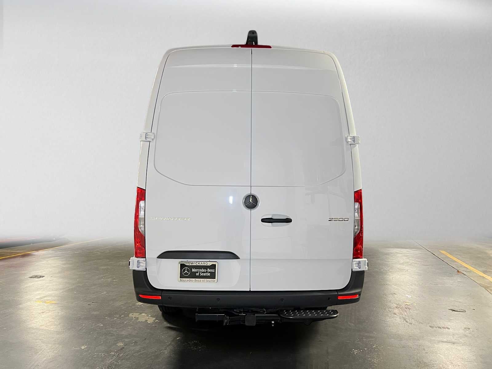 2027 Mercedes-Benz Sprinter Cargo 2500 High Roof I4 Diesel 170 RWD