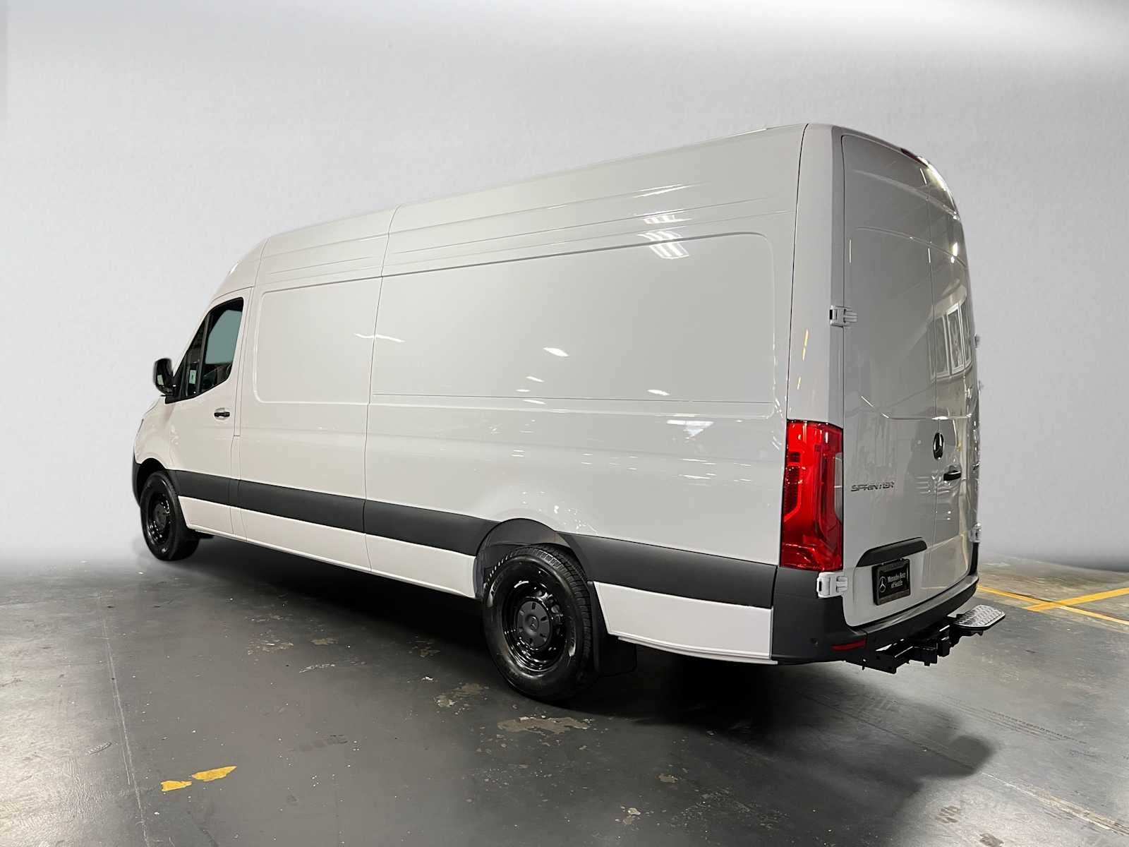 2027 Mercedes-Benz Sprinter Cargo 2500 High Roof I4 Diesel 170 RWD
